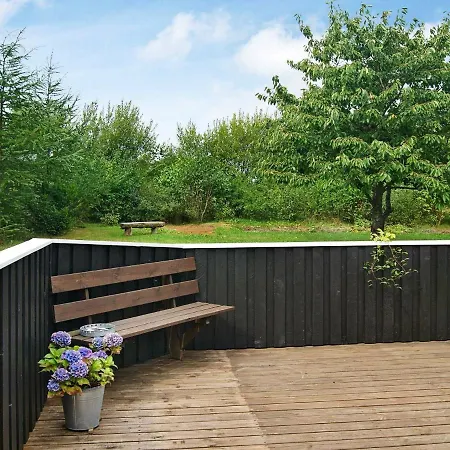 Semesterbostad Three-bedroom Holiday In 28 *