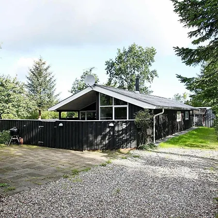 Three-bedroom Holiday In 28 Semesterbostad *