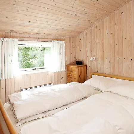 Semesterbostad Three-bedroom Holiday In 28