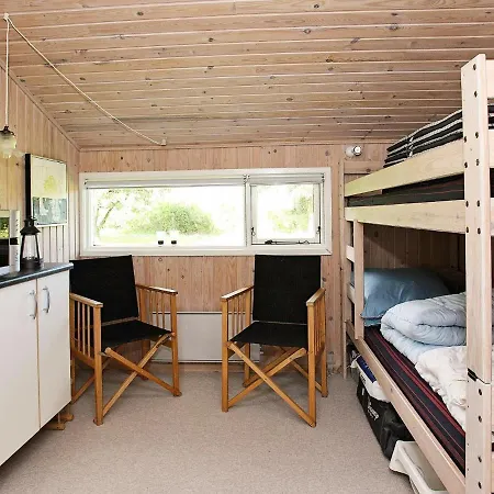 Semesterbostad Three-bedroom Holiday In 28 *