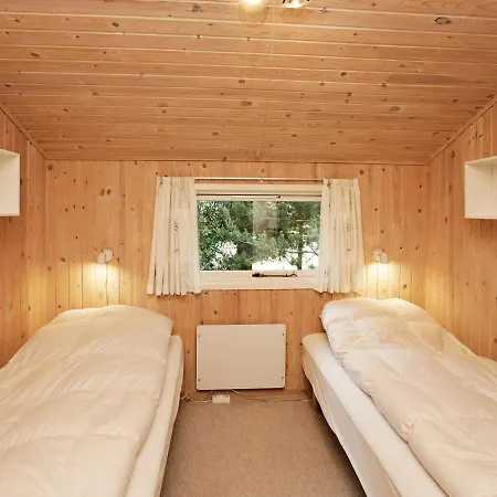 Three-bedroom Holiday In 28 Fjerritslev