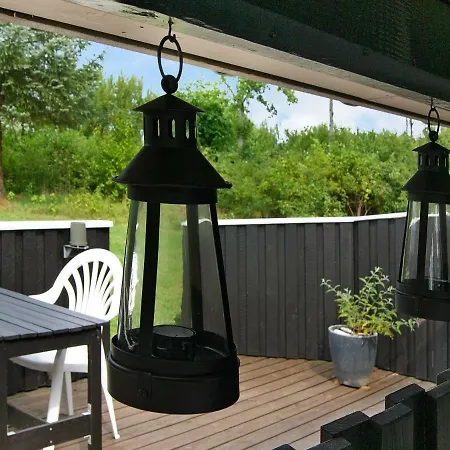 Three-bedroom Holiday In 28 * Fjerritslev
