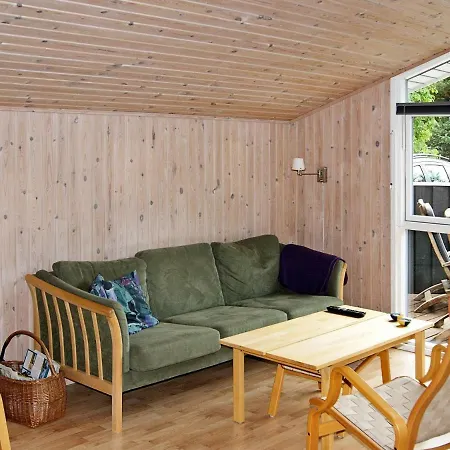 Three-bedroom Holiday In 28 *
